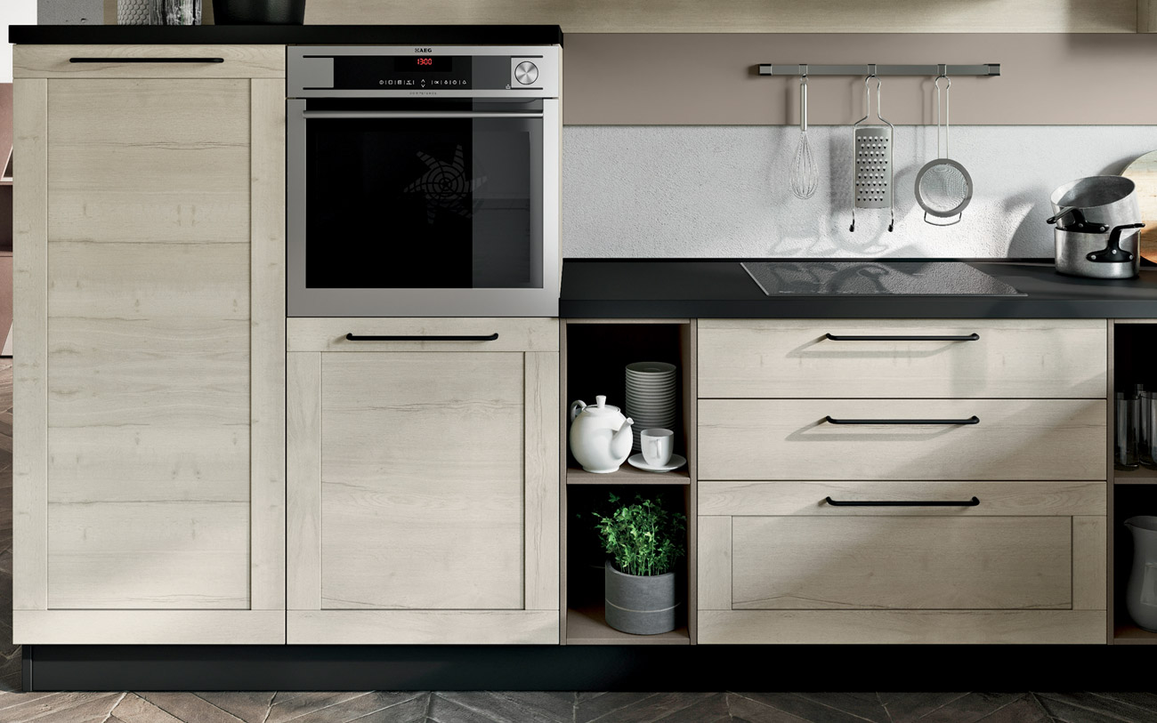 Cucina pensiola industrial con anta a telaio