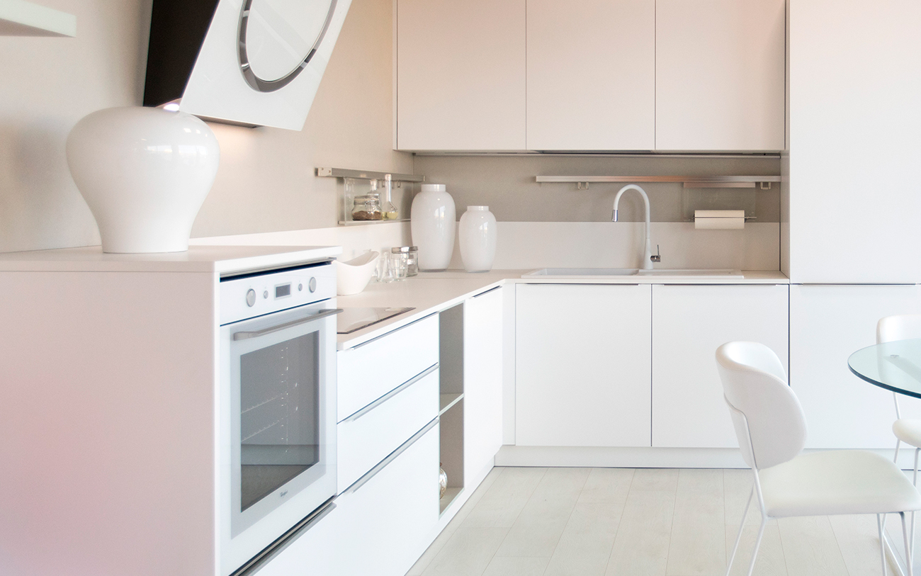 cucina moderna bianca - total white per aumentare lo spazio