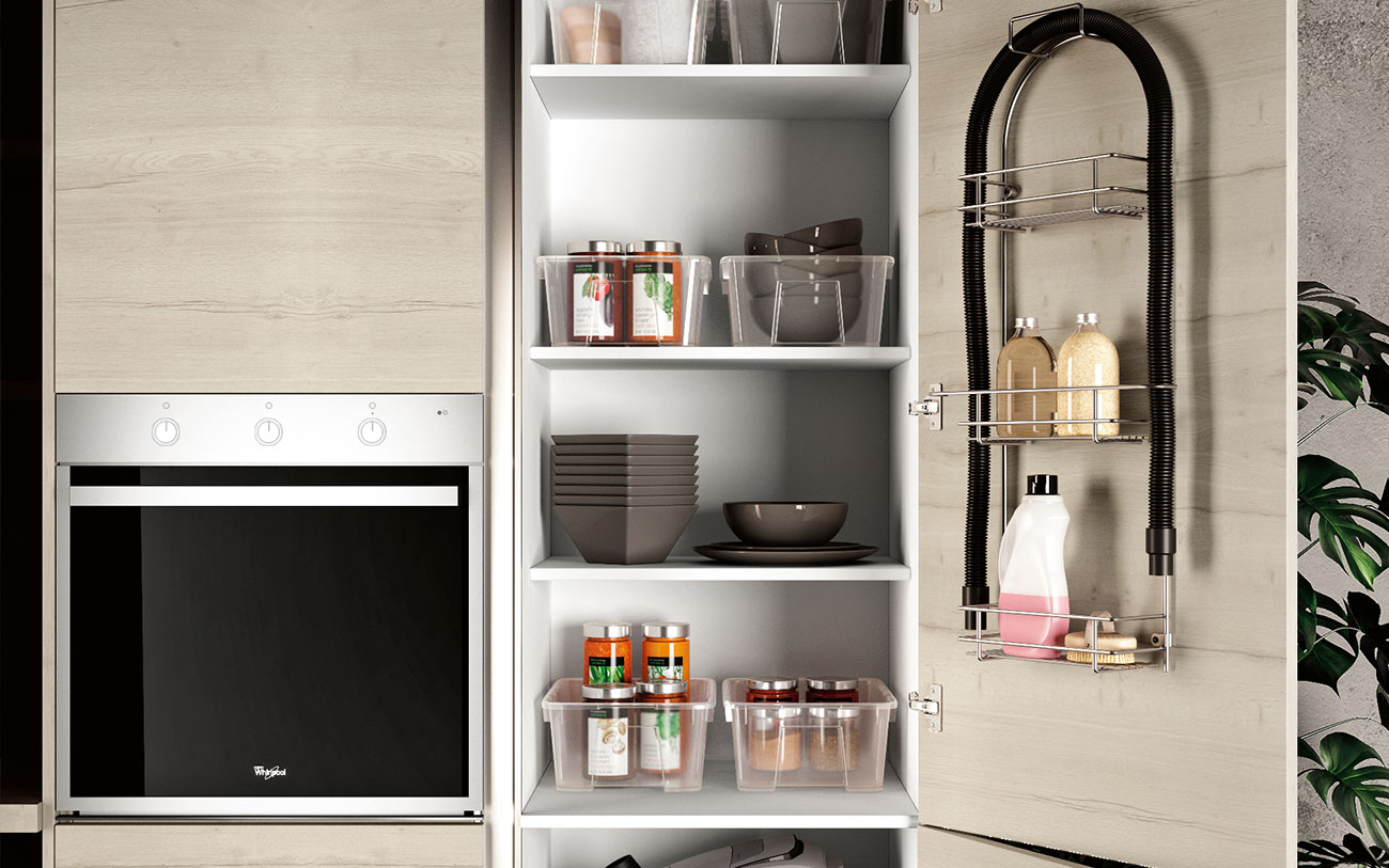 Cucina angolare - colonne attrezzate internamente