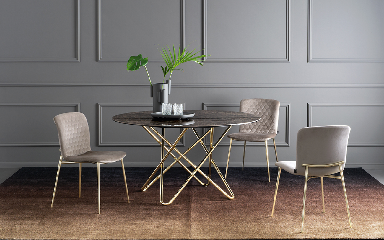 Love sedia in metallo imbottita Calligaris composizione con tavolo fisso rotondo Stellar Calligaris