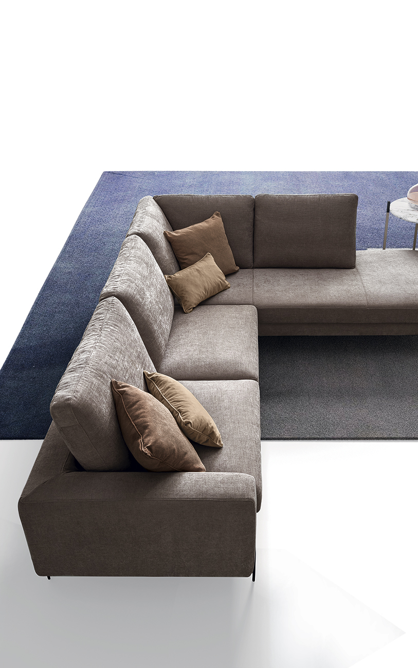 VOYAGE Divano imbottito della collezione LeComfort catalogo Pensarecasa vista alto